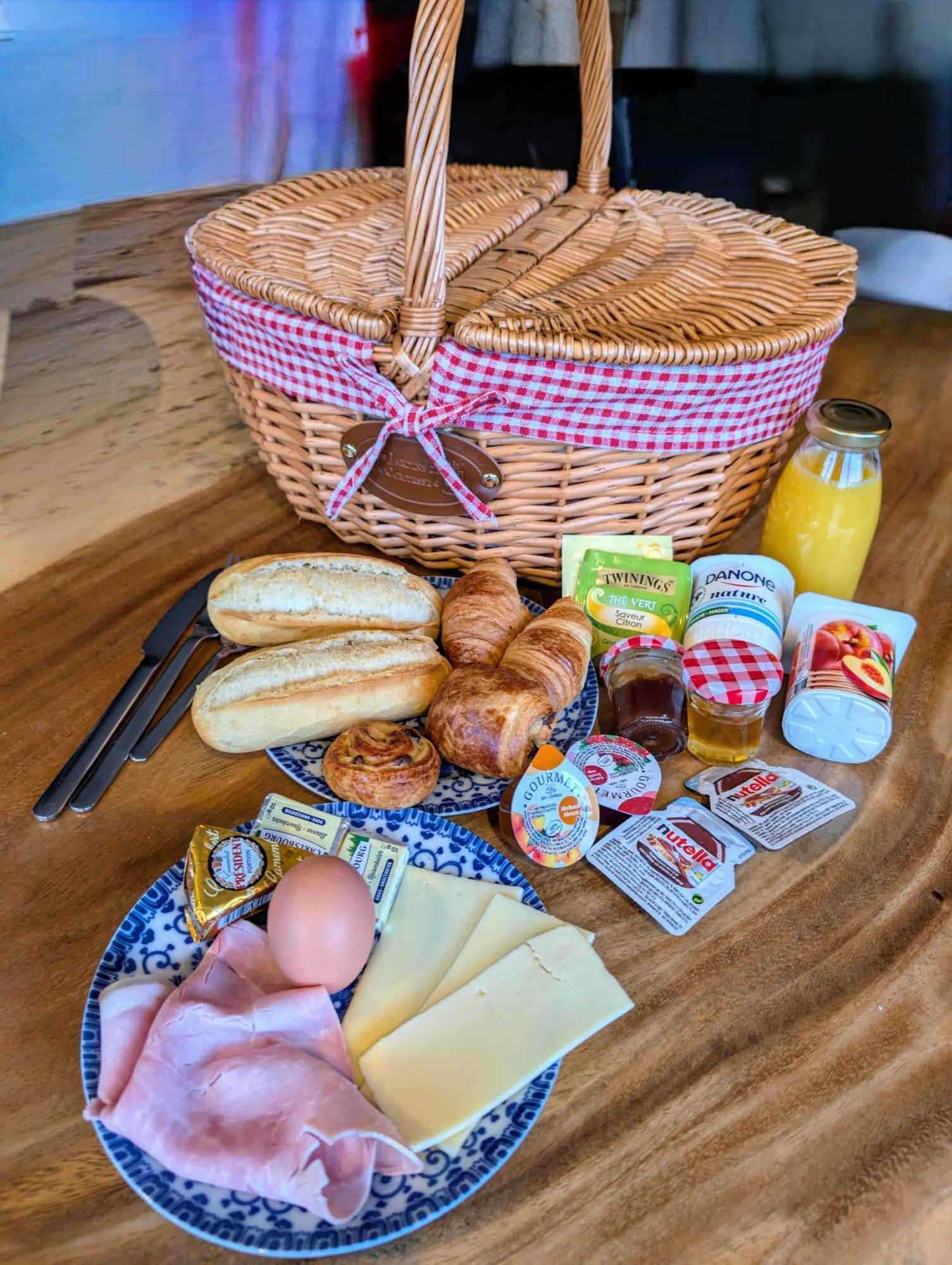 A Fleur De Couette Hotell Auvelais Eksteriør bilde