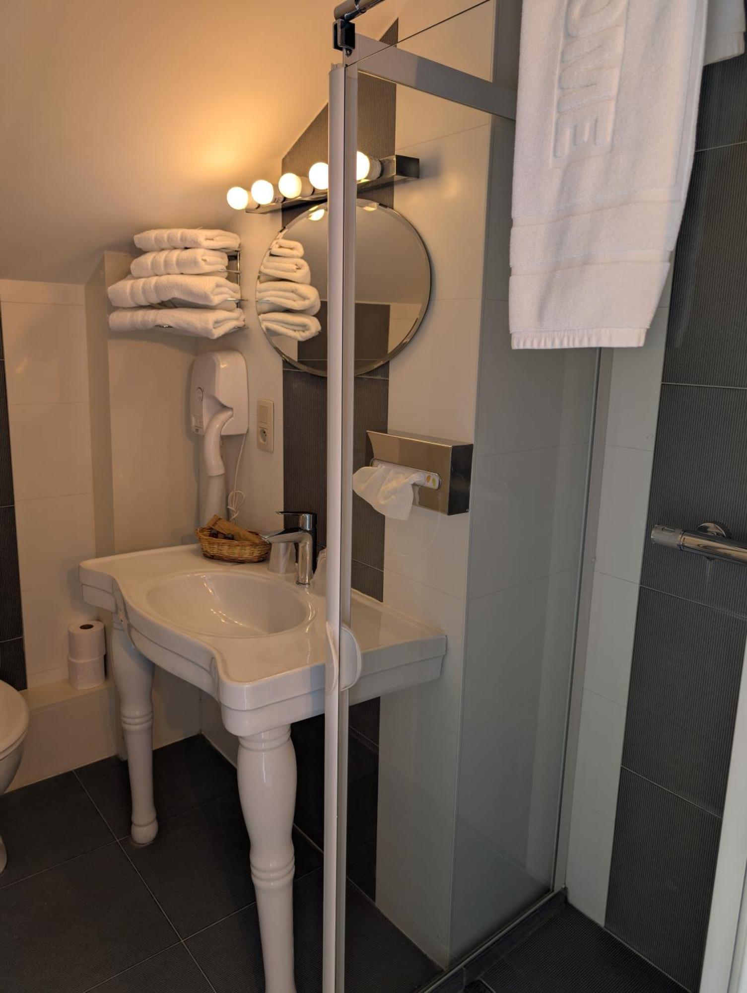 A Fleur De Couette Hotell Auvelais Eksteriør bilde